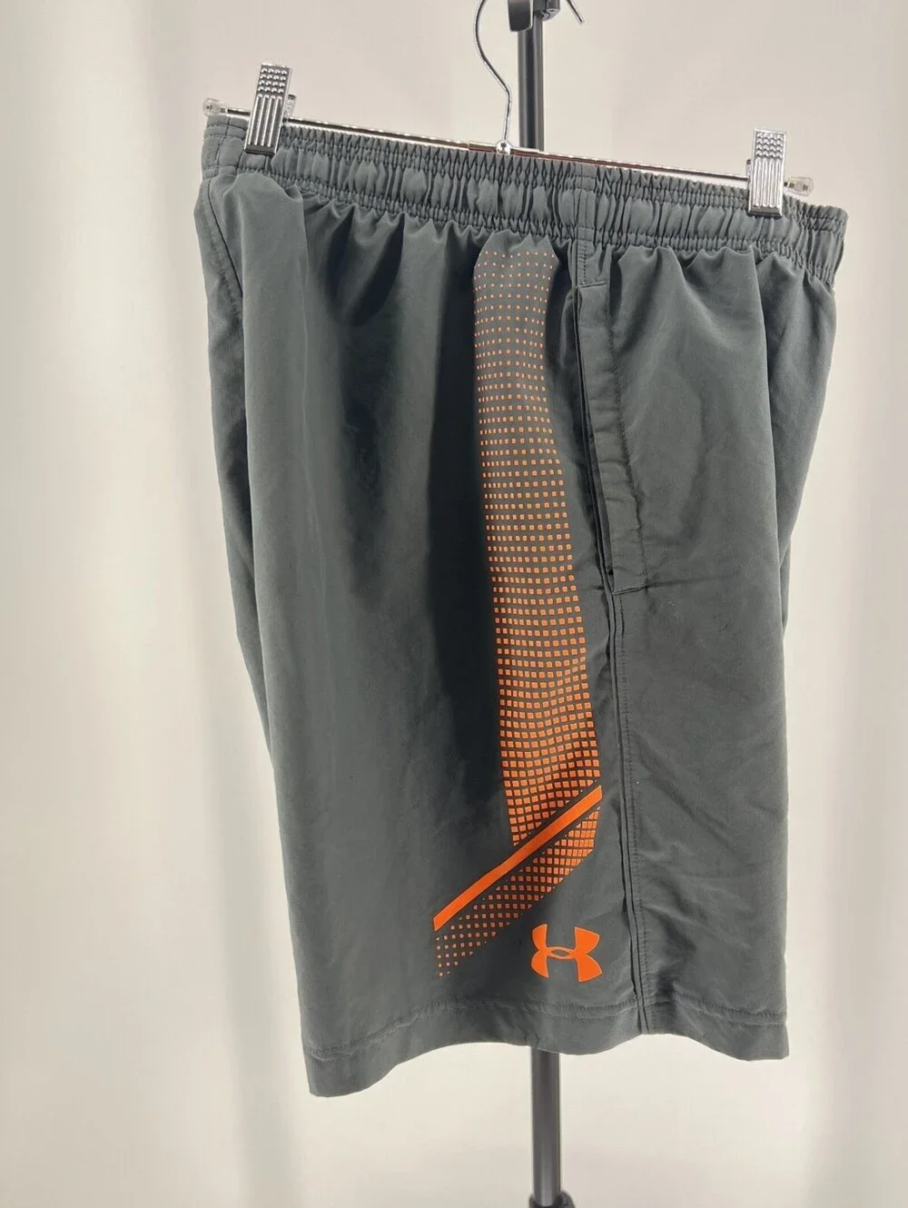 Under Armour Shorts Size S, 1-13 Men's Heat Gear (1-13)